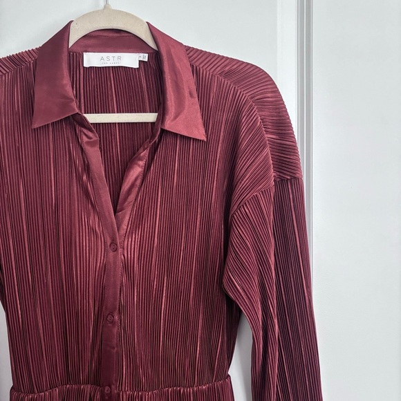 ASTR The Label Ferran Plisse Cutout Button Down Long Sleeve Midi Dress - Picture 5 of 6